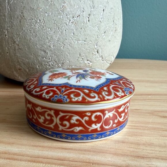 Vintage Kaiser W Germany Porcelain Trinket Box With Floral & Scroll Design Red G - Picture 2 of 10